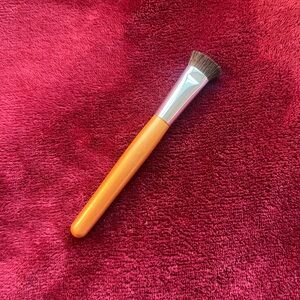 Irene Gari cover your gray powder brush
